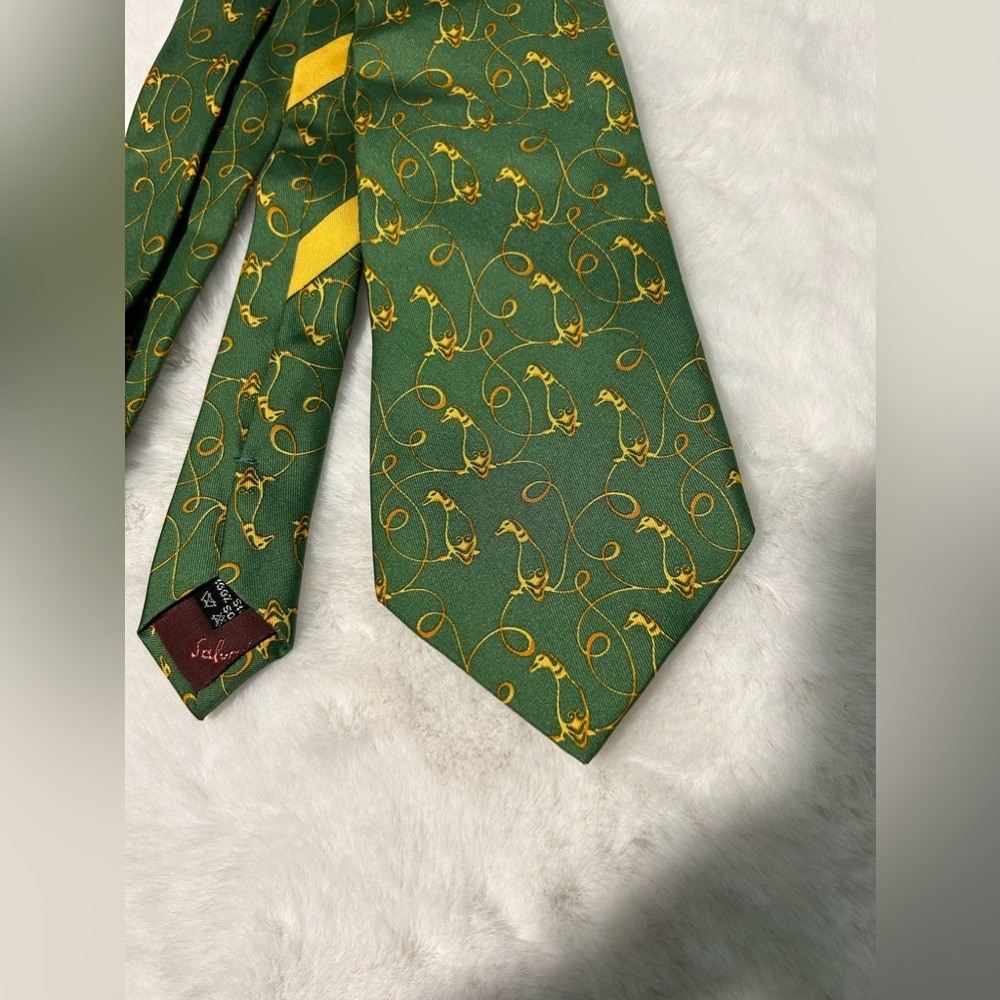 Authentic Salvatore Ferragamo Men’s Tie 100% Silk Made in Italy Pre-owned